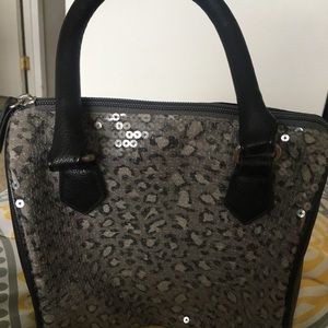 Chic animal print sequined bag. MUST GOOO